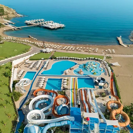Elexus & & Casino Hotel