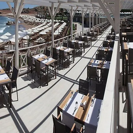 Elexus & & Casino מלון 5*